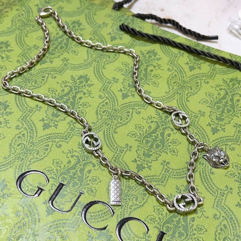 G*u*i necklaces